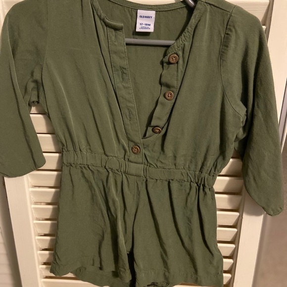 Girls romper 12-18m - Picture 2 of 3